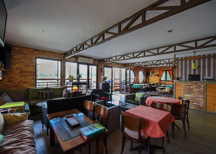 San Art Floating Hostel&Apartments