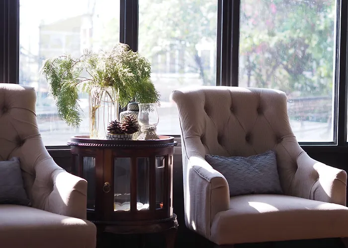 Bloom Boutique & Cafe