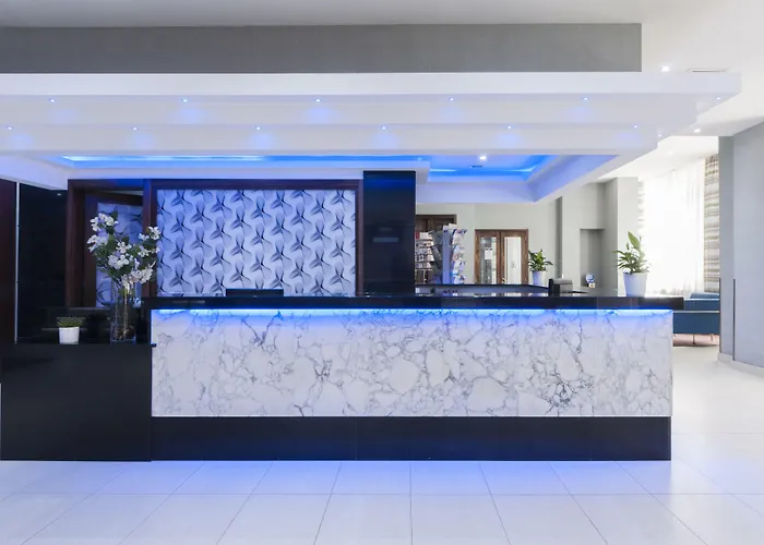 Rooms By Alexandra Hotel