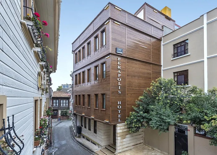 Hotel nahe College: Perapolis Hotel