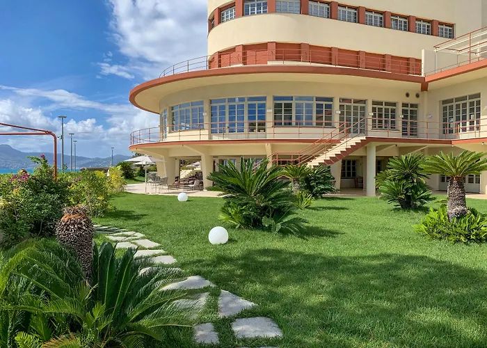 Hotel mit Pool: Grand Hotel Torre Fara