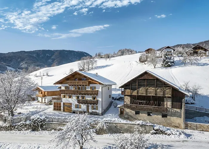 Hotel nahe College: Hauserhof Farmhouse With Dolomite View