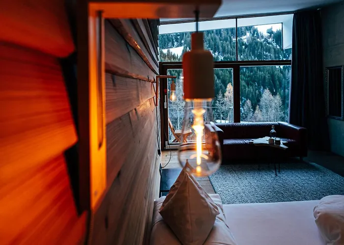 Zentrales Hotel: "Quality Hosts Arlberg" Hotel Lux Alpinae