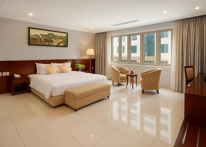 Hotel nahe College: White Lotus Hotel Saigon