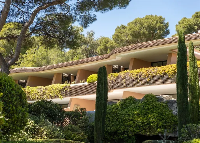 Grand- Du Cap-Ferrat, A Four Seasons