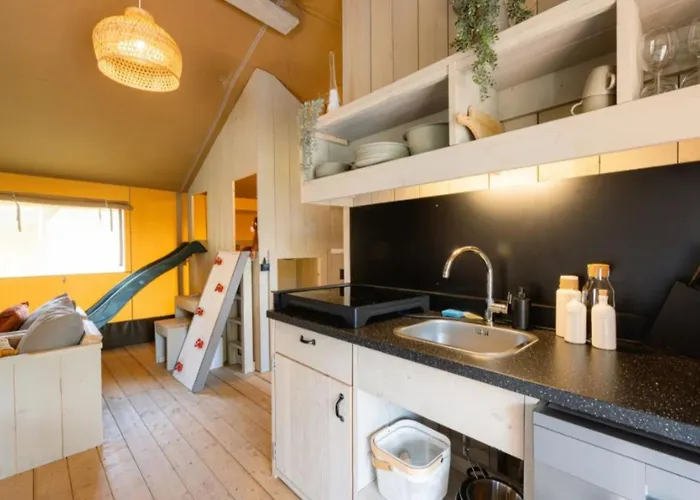 Ping Pong Hotel: Camping De Brem