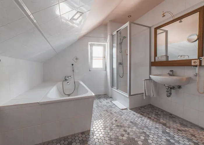 Wellness Hotels AKZENT Berg's Alte Bauernschänke- Wellness Und Wein