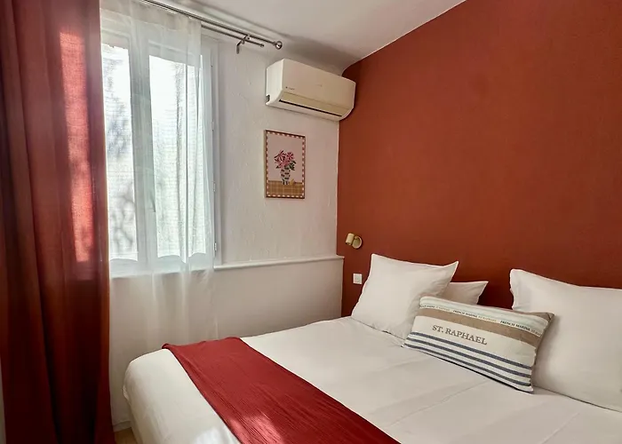 Günstiges Hotel: Hotel Le Clos Du Dramont