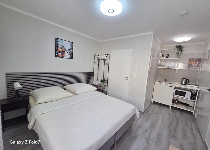 Gästehaus: Hotel Modern Living Studio Küche Netflix inklusive Top Lage
