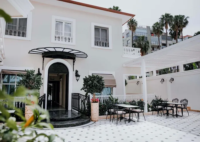 Elegance East Hotel