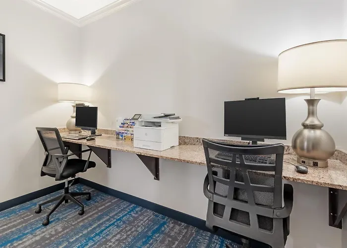 Western Plus Miami Airport North &Suites