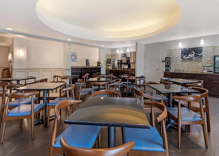 Western Plus Miami Airport North &Suites
