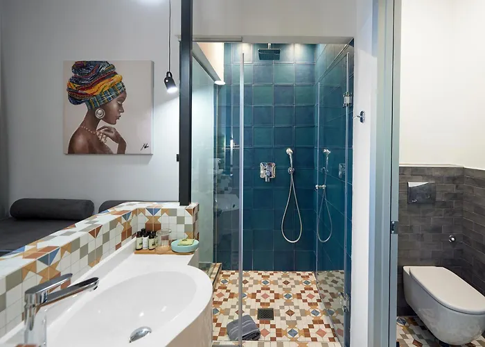  Maroon Bottle Luxury Suites