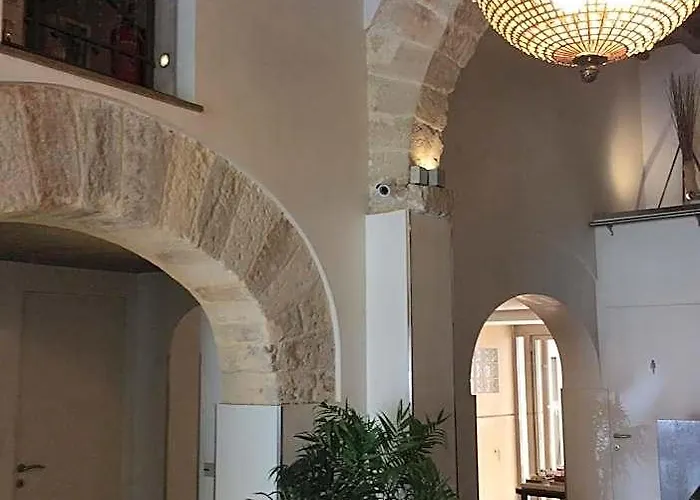 Ucciardhome Hotel