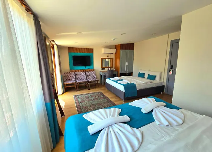 Lynda Hotel