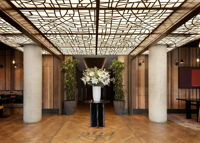 Montcalm Royal House, City