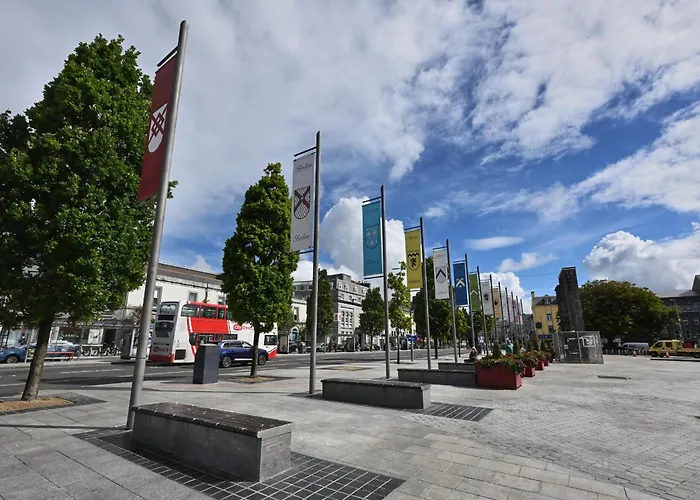 Eyre Square Hotel