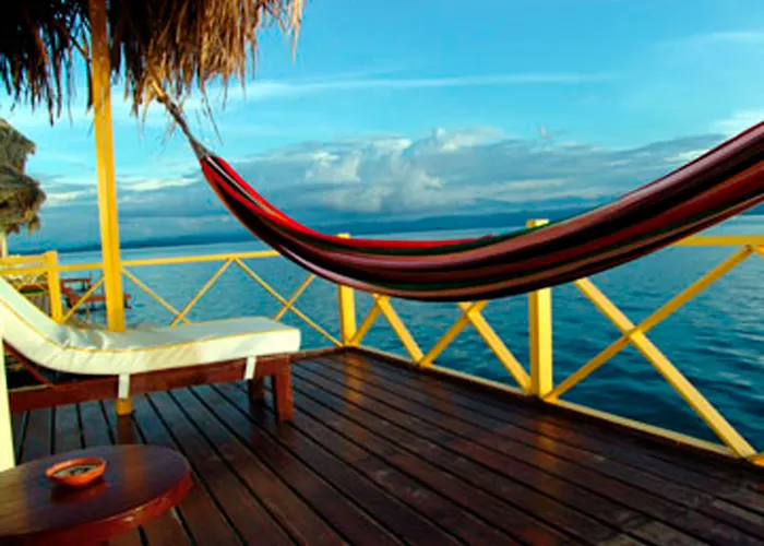Punta Caracol Acqua Lodge