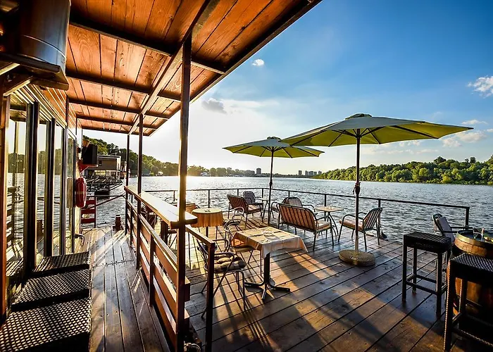 San Art Floating Hostel&Apartments