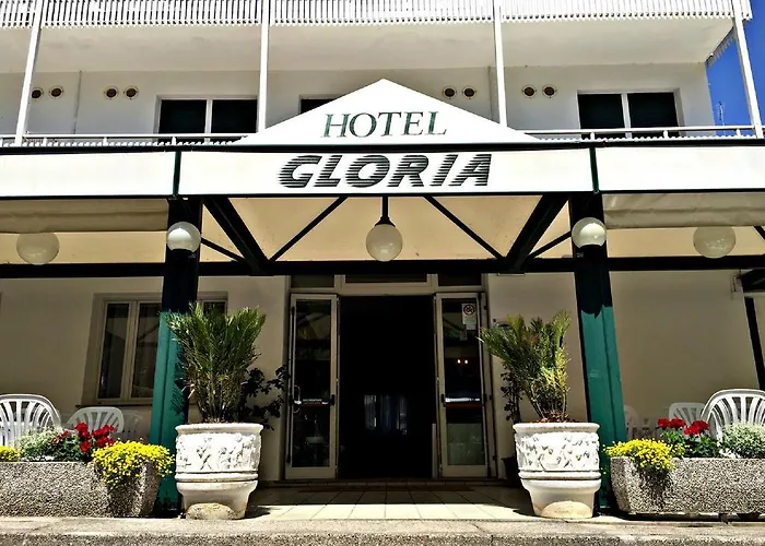  Gloria