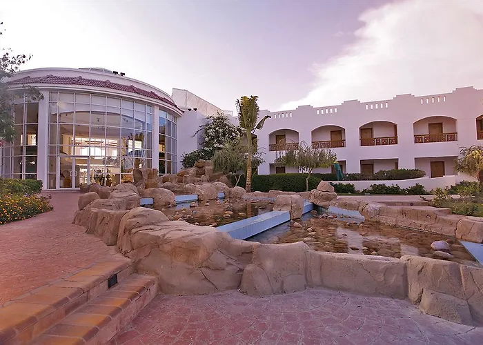 4-Sterne-Hotel: Ivy Cryene Island Resort & Aqua Park
