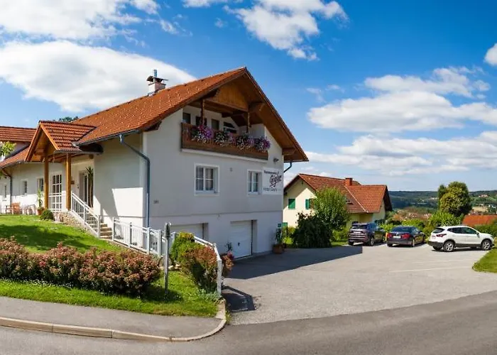 Hotel nahe College: Thermenpension Gigler