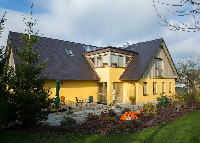 Raupennest Mit Blockhaussauna