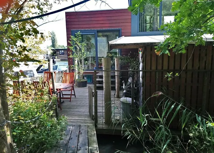 Houseboat Vliegenbos